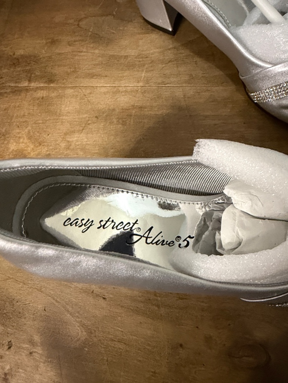 Easy Street Alive 5  Silver Satin Low Heel Pumps with Crystal Accent size 6 - Picture 4 of 8